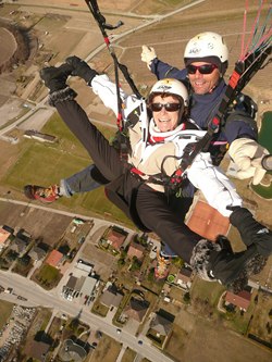 grand écart en parapente biplace, tandem